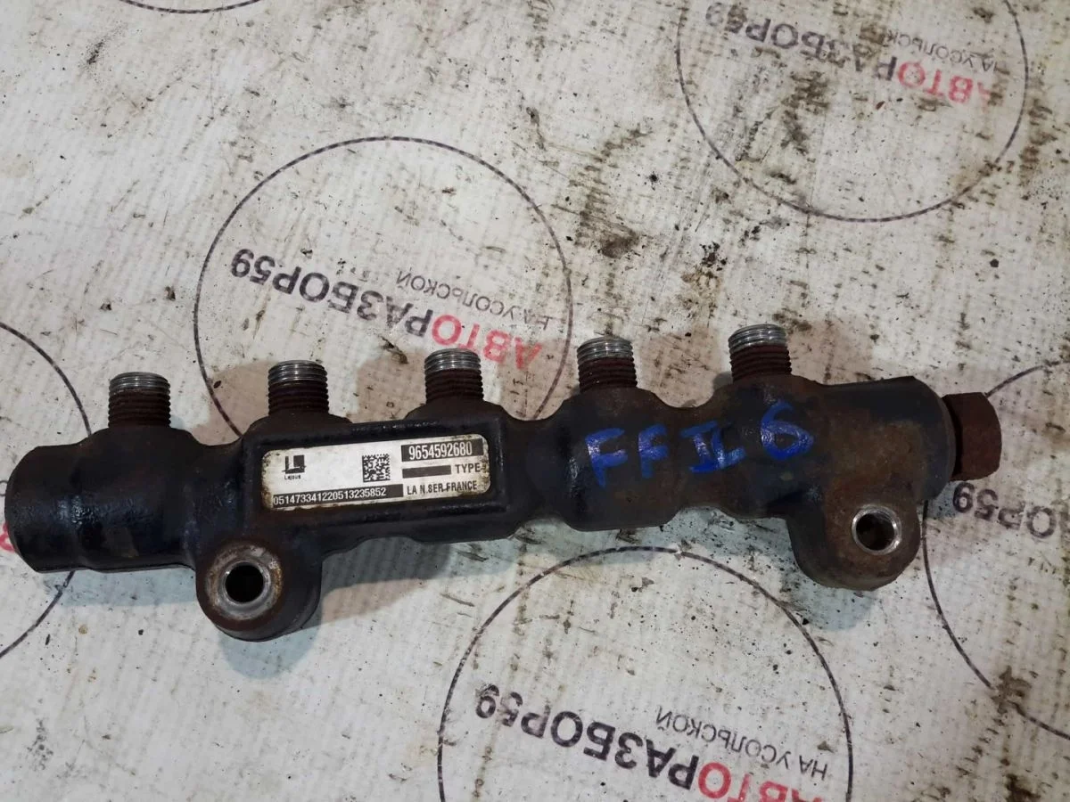 Топливная рейка Ford Focus II (2005—2008)