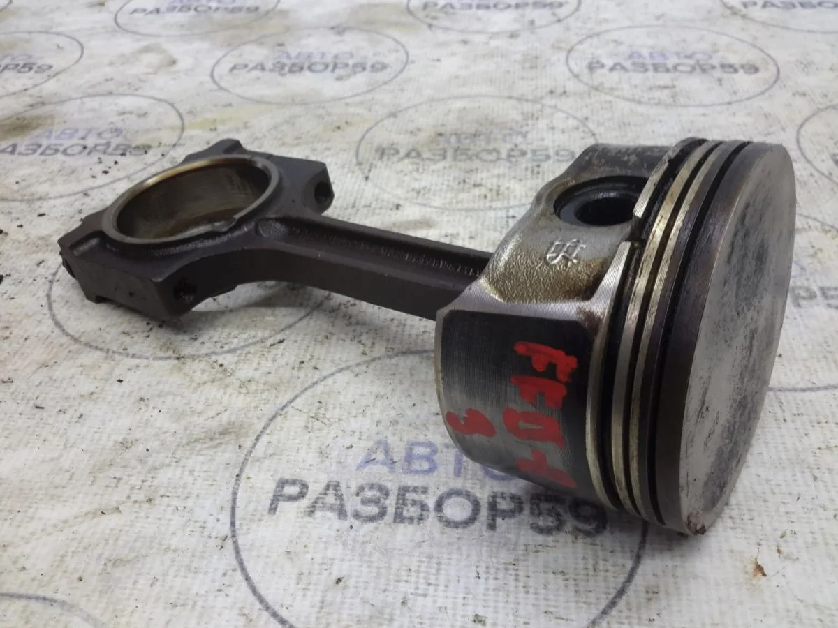 Поршень с шатуном Ford Focus II (2005—2008)