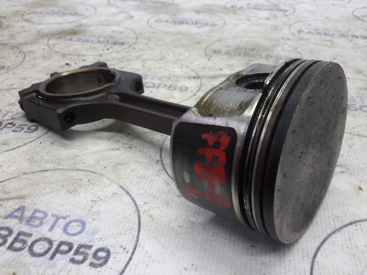 Поршень с шатуном Ford Focus II (2005—2008)