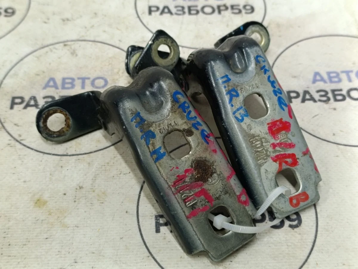 Петля двери передней правой Chevrolet Cruze I (2009—2012)