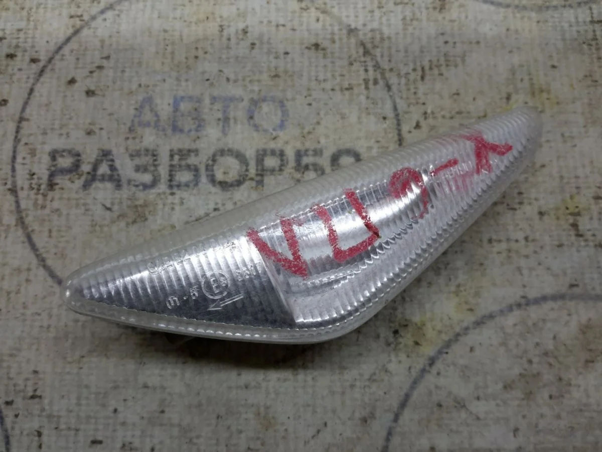 Повторитель в крыло BMW X5 E70 (2006—2010)