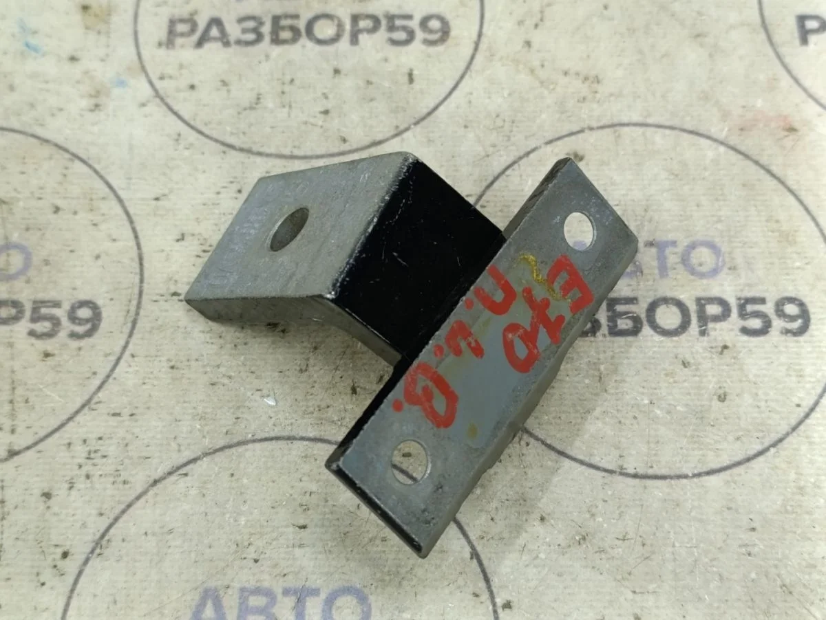 Петля двери BMW X5 E70 (2006—2010)