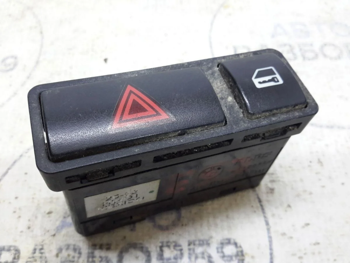 Кнопка аварийной сигнализации BMW X5 E53 (1999—2003)