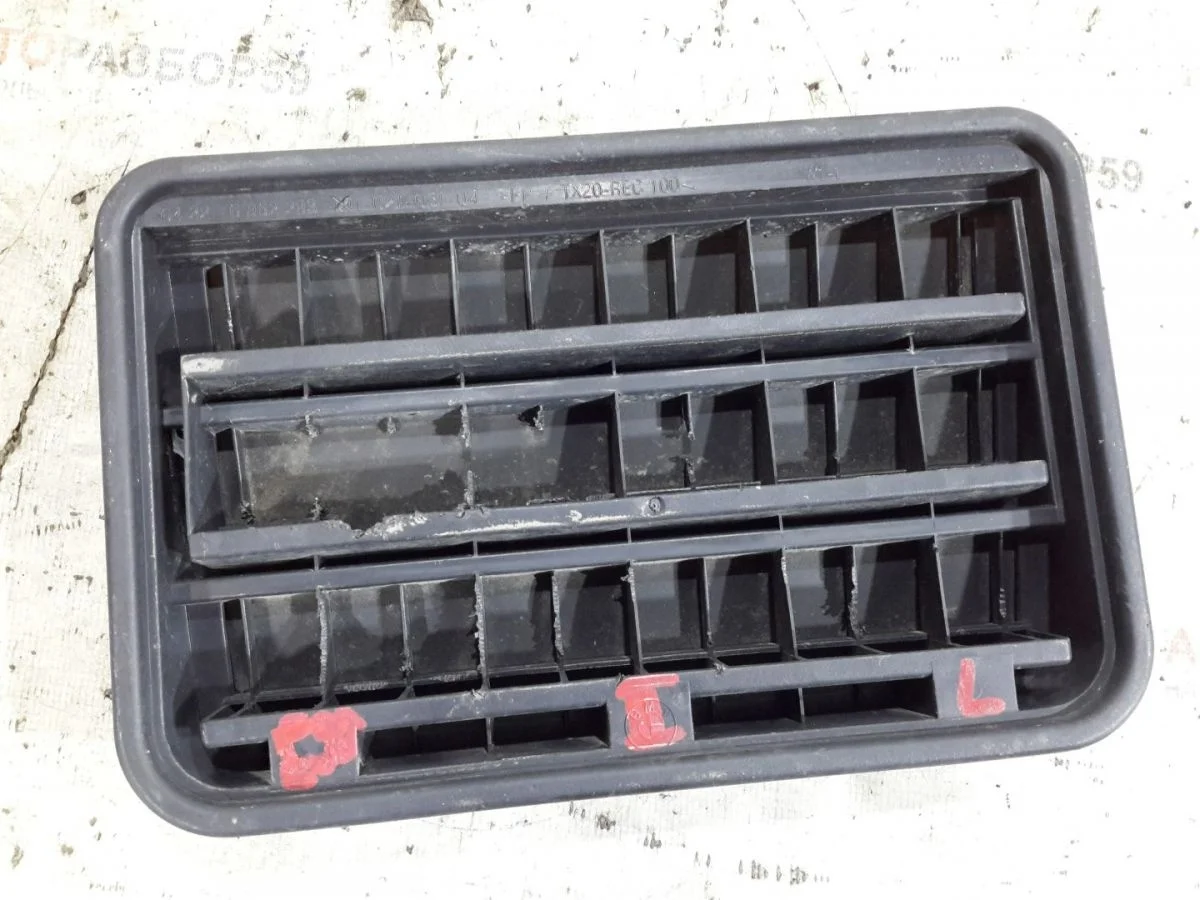 Решетка вентиляционная BMW 3 серия E90/E91/E92/E93 (2005—2010)