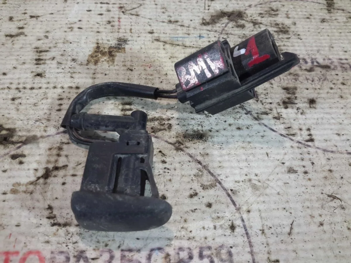 Форсунка омывателя стекла BMW 1 серия E81/E82/E87/E88 рестайлинг (2007—2011)