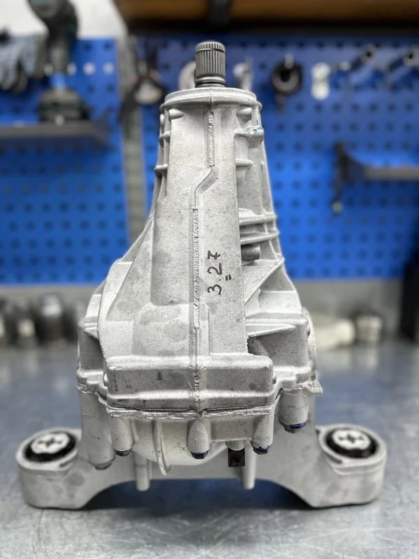 Задний редуктор Volkswagen Touareg 3,27 (ЦЕНА ДЕЙСТВИТЕЛЬНА В ОБМЕН НА ВАШ НЕИСПРАВНЫЙ РЕМОНТОПРИГОДНЫЙ АГРЕГАТ ГАРАНИЯ 12 МЕСЯЦЕВ)