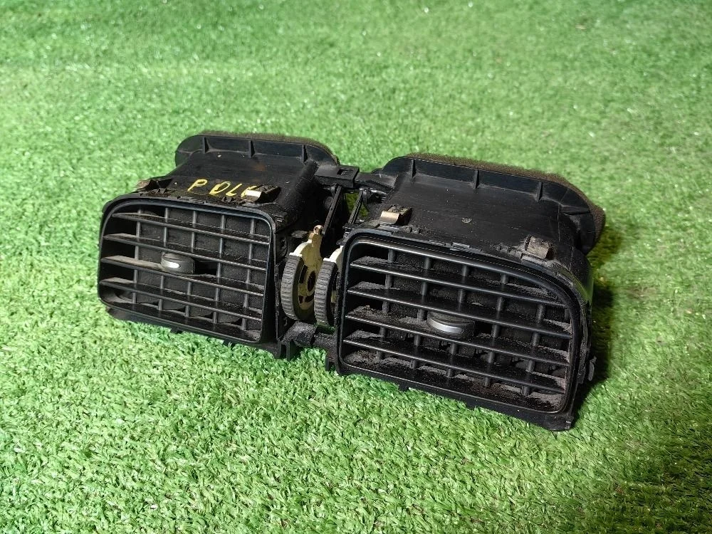 Дефлектор воздушный центральный Volkswagen Polo