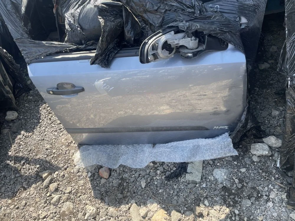 Дверь передняя правая Opel astra h голая дефект