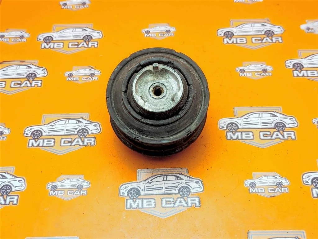 Опора двигателя Mercedes-Benz