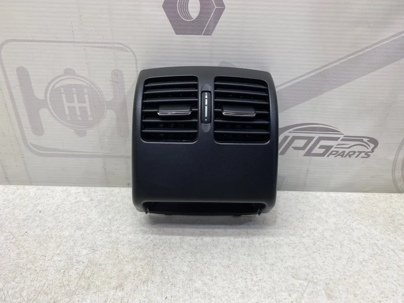 Воздушный дефлектор центральной консоли задний Mercedes-benz 2012 C204