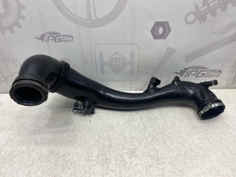 Патрубок воздушного фильтра Mercedes-benz 2013 W212