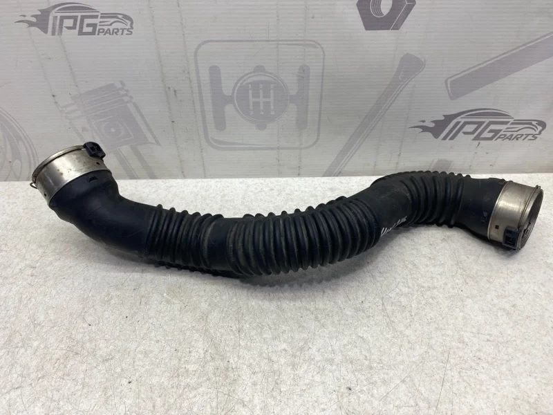 Патрубок интеркулера левый Mercedes-benz 2014 W246