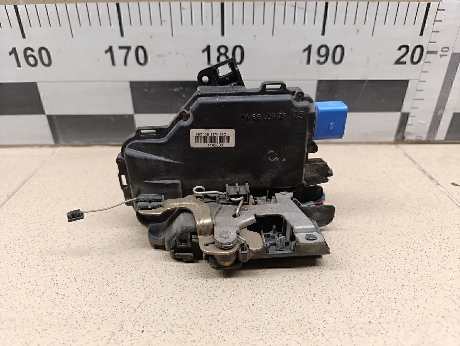 Замок двери передней правой Fabia 1999-2006