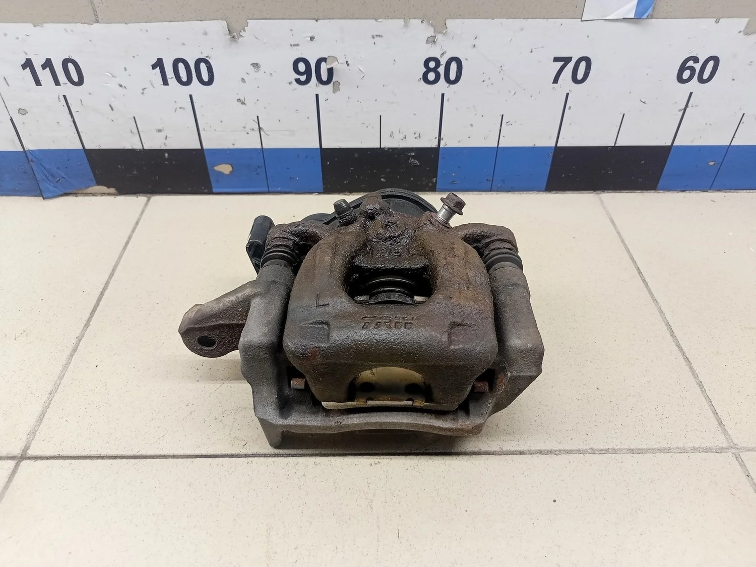 Суппорт задний левый Qashqai (J11) 2014>