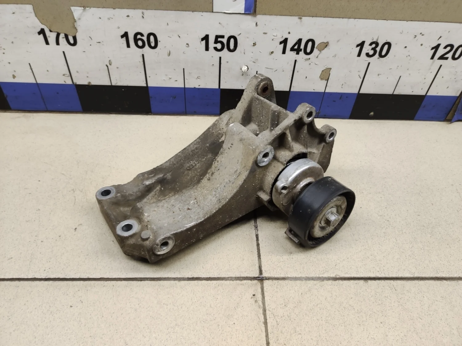 Кронштейн генератора Octavia (A4 1U-) 2000-2011