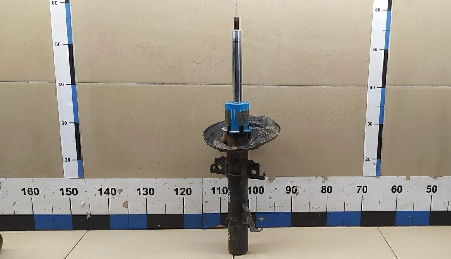 Амортизатор передний левый Qashqai (J11) 2014>
