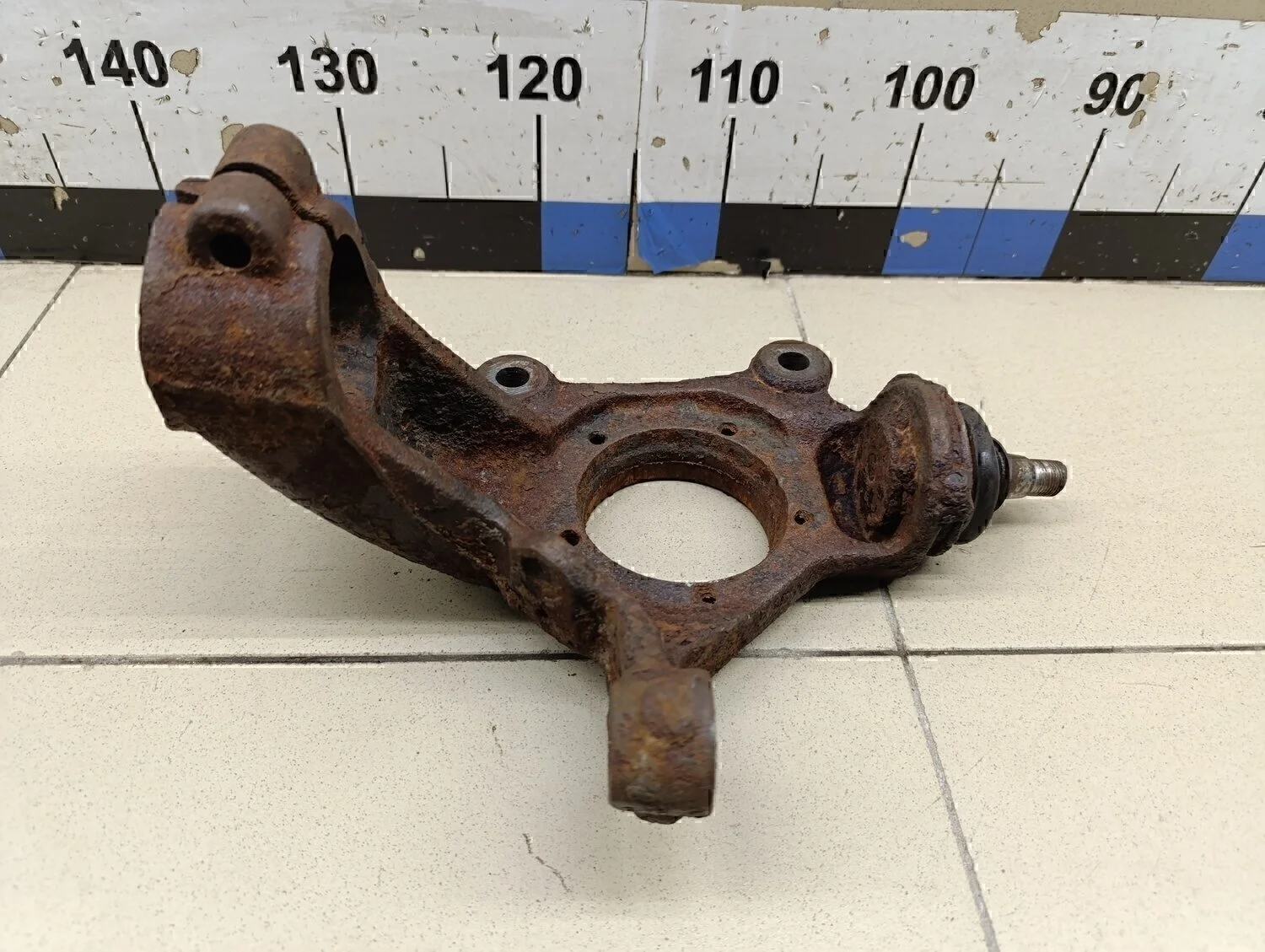 Кулак поворотный передний левый Transit [FA] 2000-2006