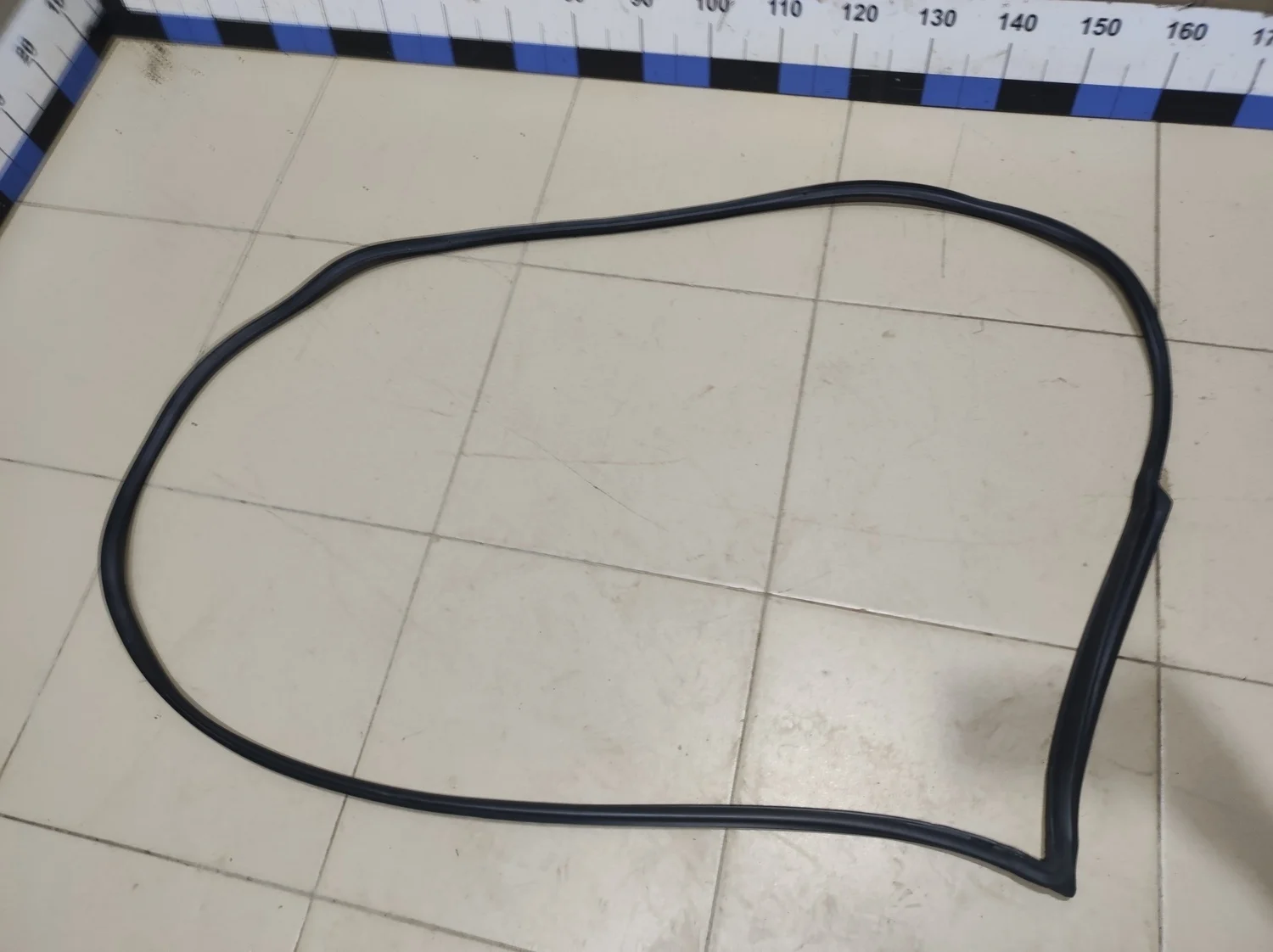 Уплотнитель двери Gentra II 2013-2015