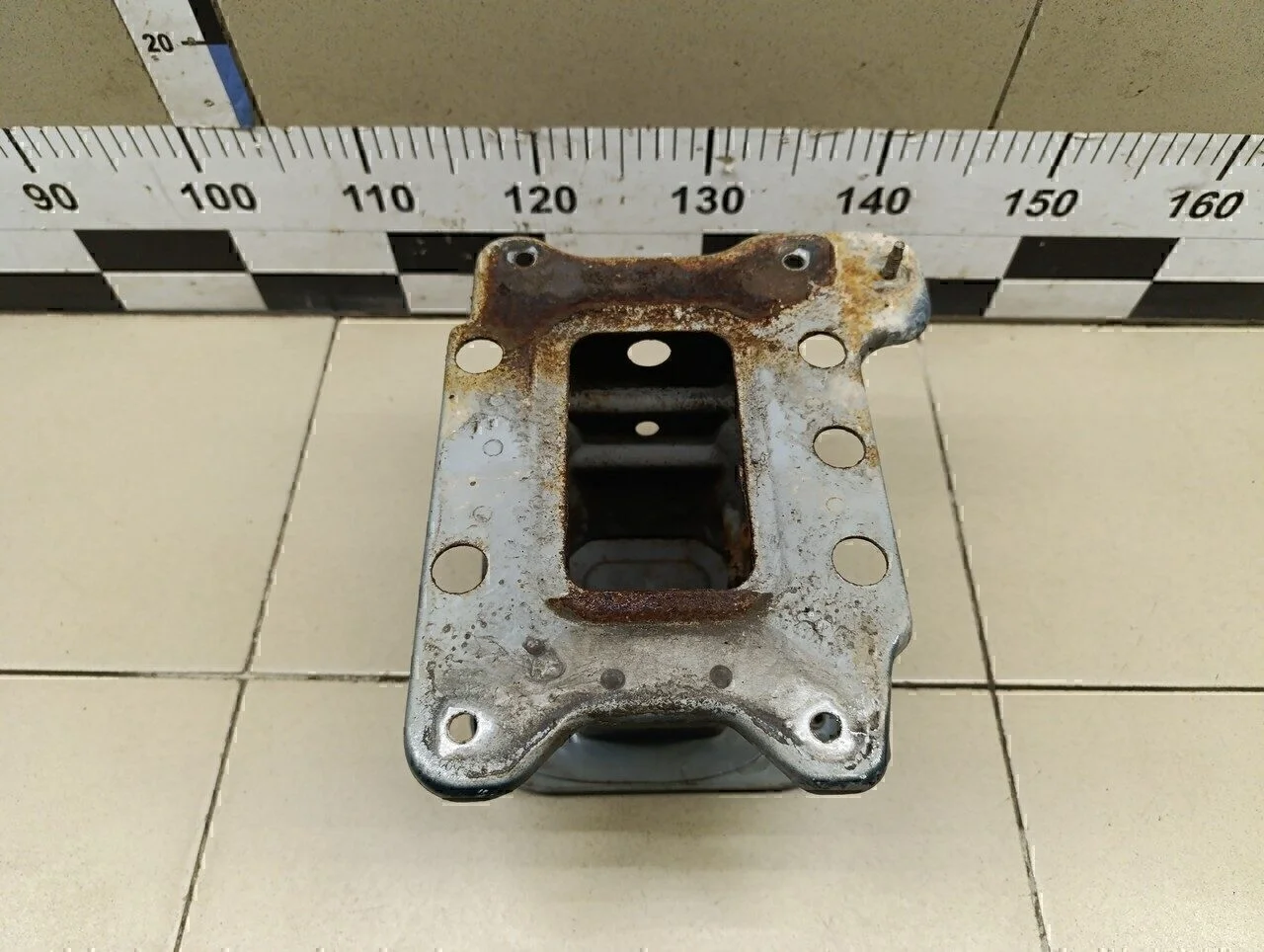 Кронштейн усилителя переднего бампера левый Captiva (C100) 2006-2010