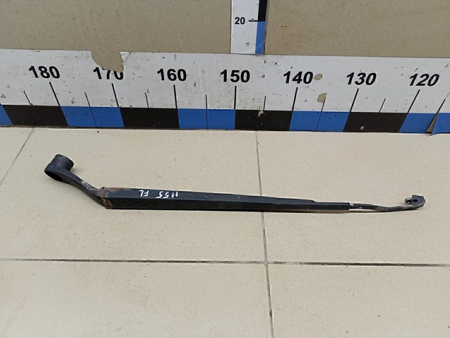 Поводок стеклоочистителя передний левый RIO 2005-2011