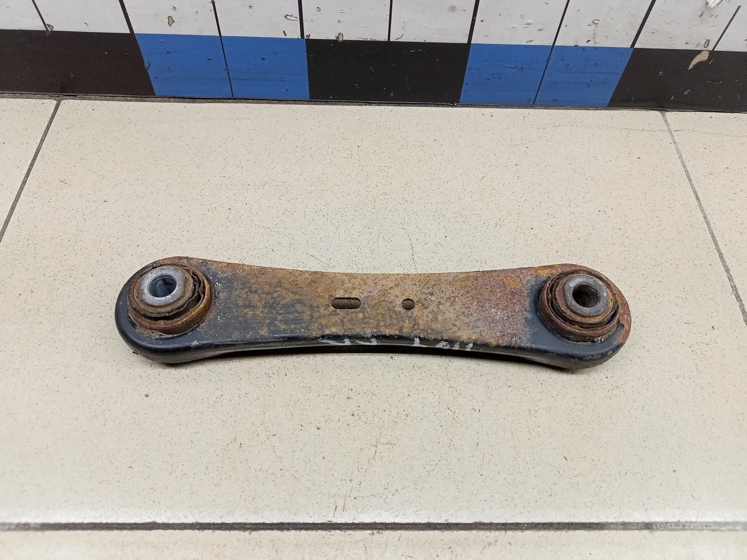 Рычаг задний поперечный S60 2010>