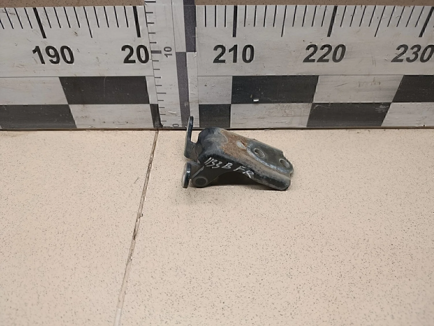 Петля двери передней Captiva (C100) 2006-2010