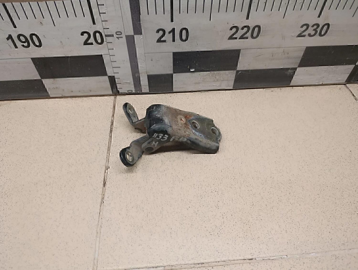 Петля двери передней Captiva (C100) 2006-2010