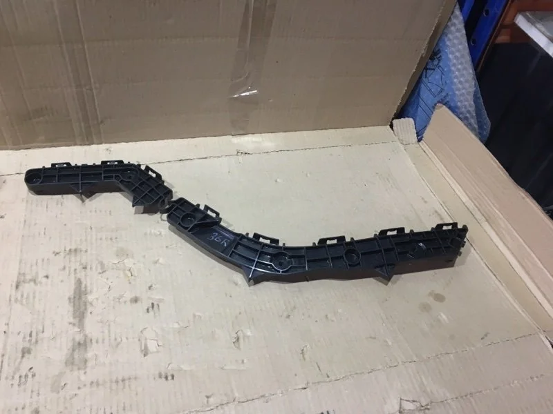 Кронштейн заднего бампера правый LEXUS LX570 2017 5215560120 URJ202 3UR-FE 5.7, задний правый