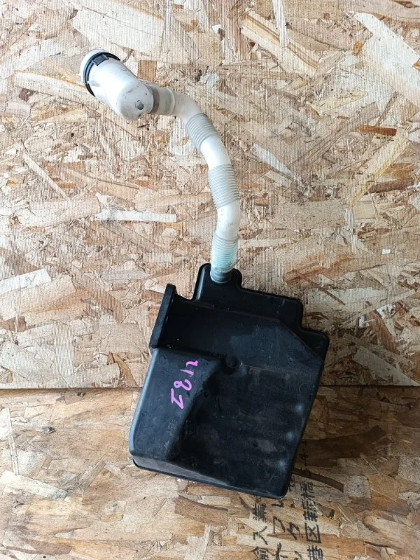 Бачок омывателя Volkswagen Golf 2012 5K1