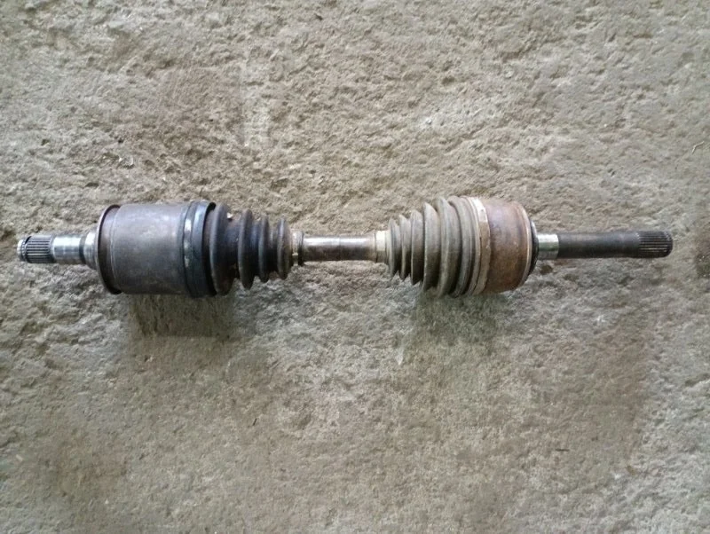Полуось передняя левая (приводной вал, ШРУС) Toyota Land Cruiser (100) 1998-2007 2004 4343060040 ВНЕДОРОЖНИК 4.7 I 2UZFE