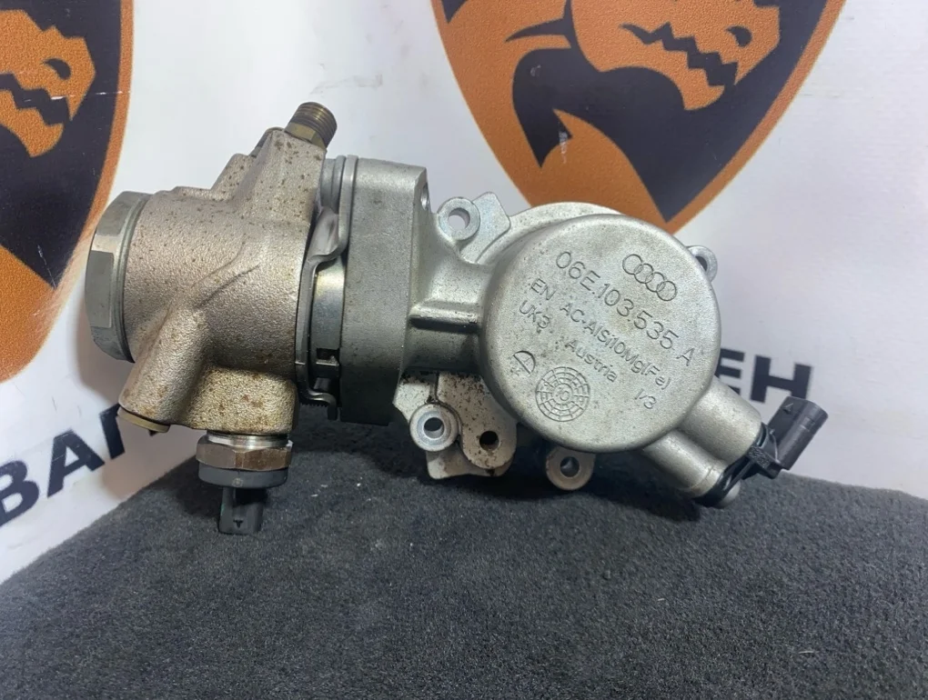 Топливный насос высокого давления Audi Q7 2009 4L