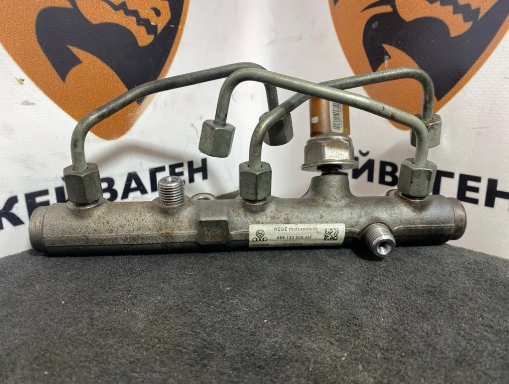 Топливная рейка Audi A5 2009 8T