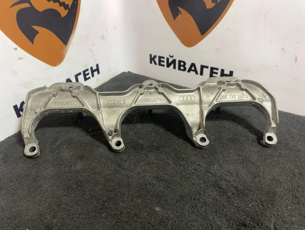 Кронштейн впускного коллектора Audi Q7 2011 4L