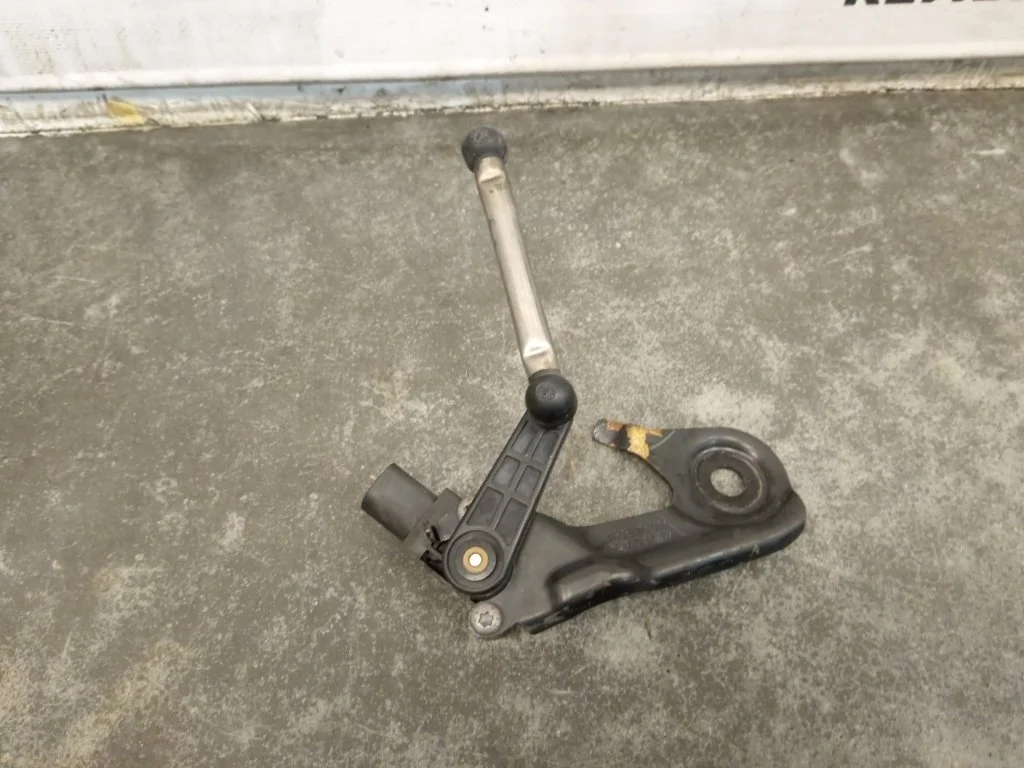 Датчик высоты дорожного просвета Audi A4 2016 B9