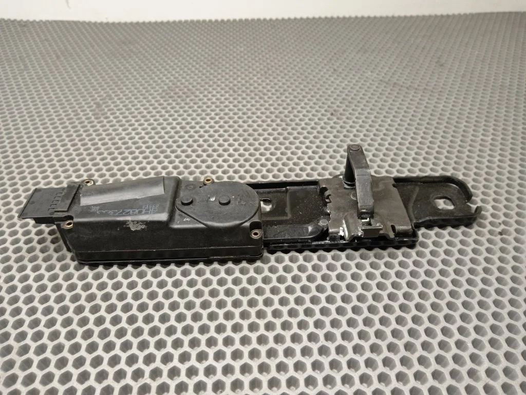 Доводчик двери багажника Audi A8 2011 D4