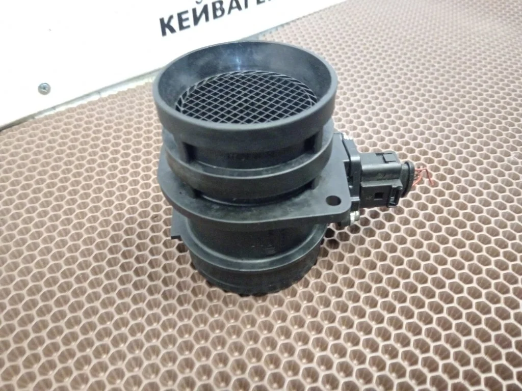 Расходомер воздуха Volkswagen Tiguan 2009 5N