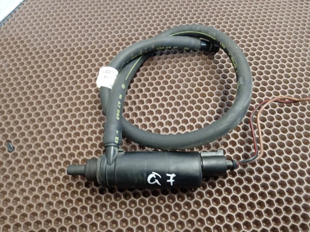 Насос омывателя фар Audi Q7 2011 4L