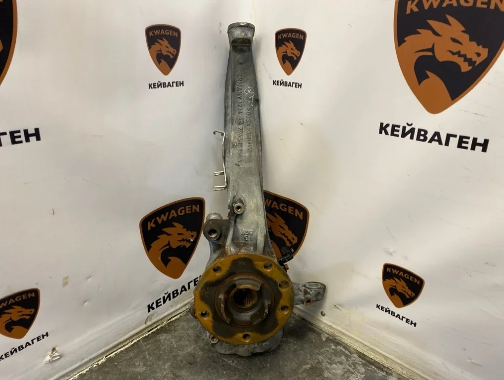 Кулак поворотный Audi Q7 2011 4L