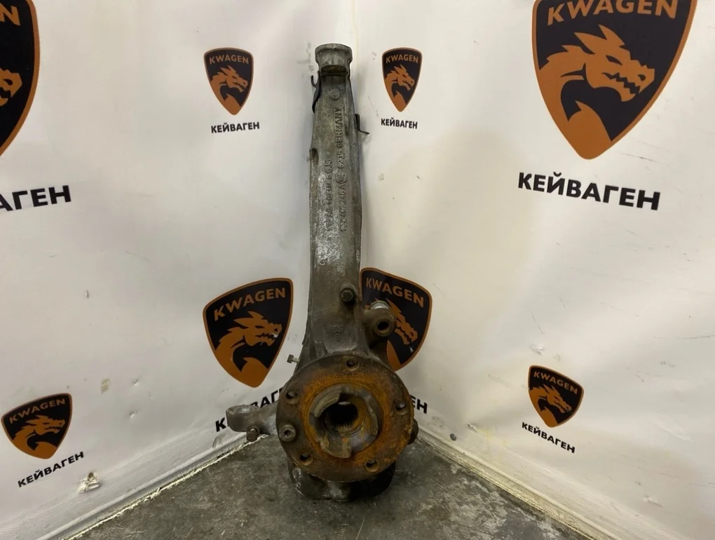 Кулак поворотный Audi Q7 2011 4L