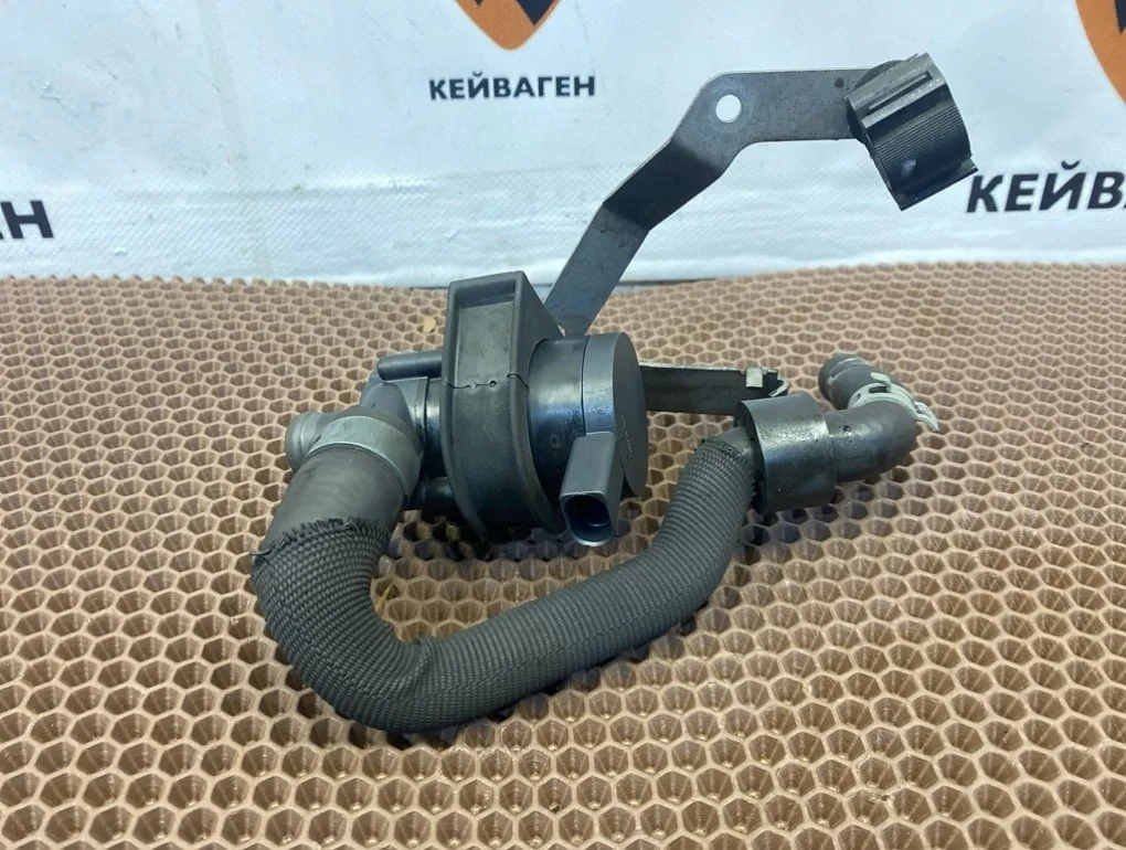 Помпа дополнительная Volkswagen Passat 2008 B6