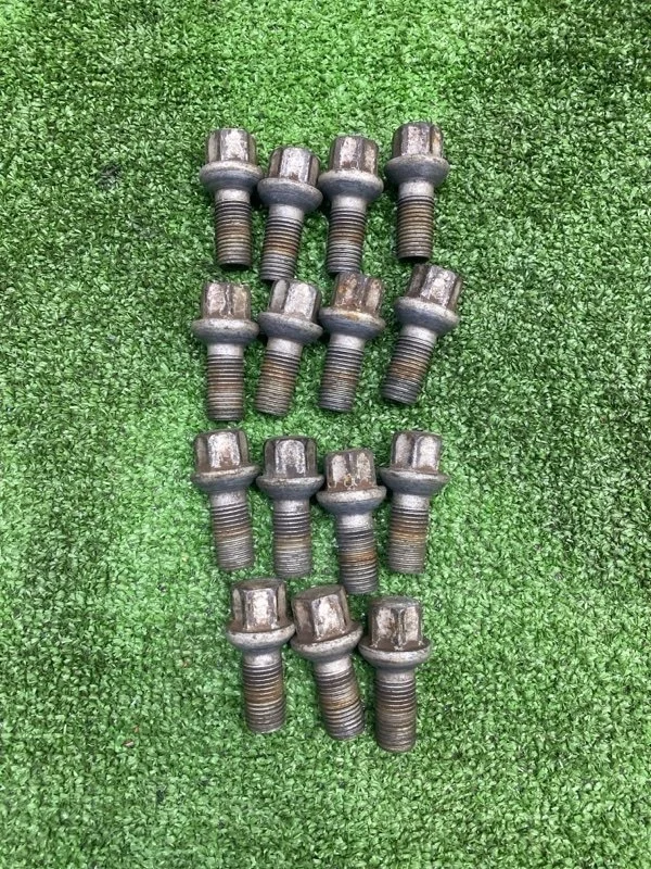 Болт колесный Mercedes-Benz C-class 2012 A0009904907 W204 271.860