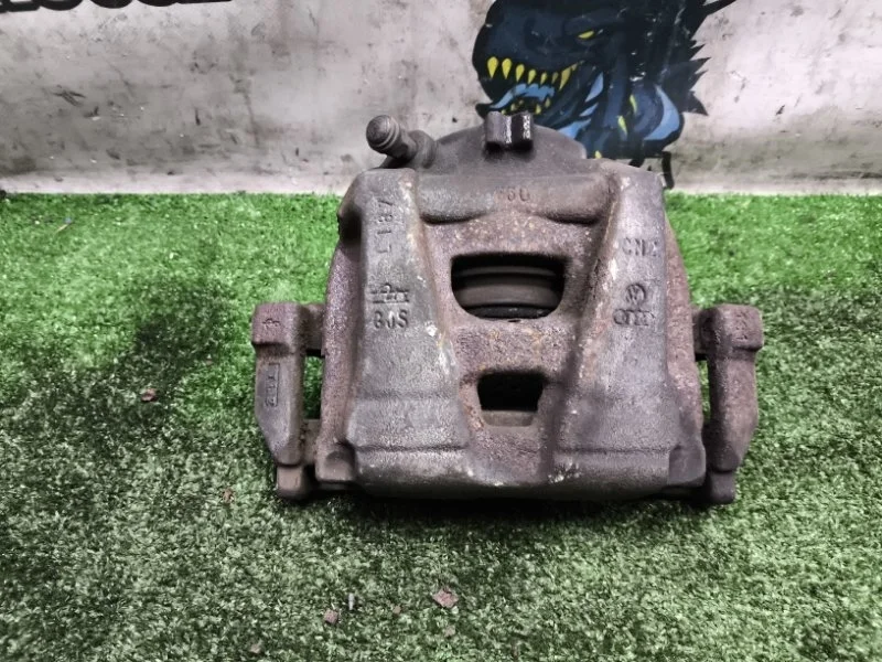 Суппорт передний правый volkswagen Tiguan 2010 5N0615124 5N1 CAWA