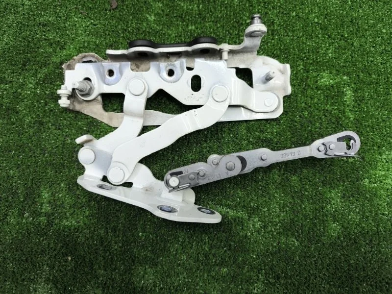 Петля капота правая Mercedes-Benz E-Class 2013 A2048800228 W212 276.952