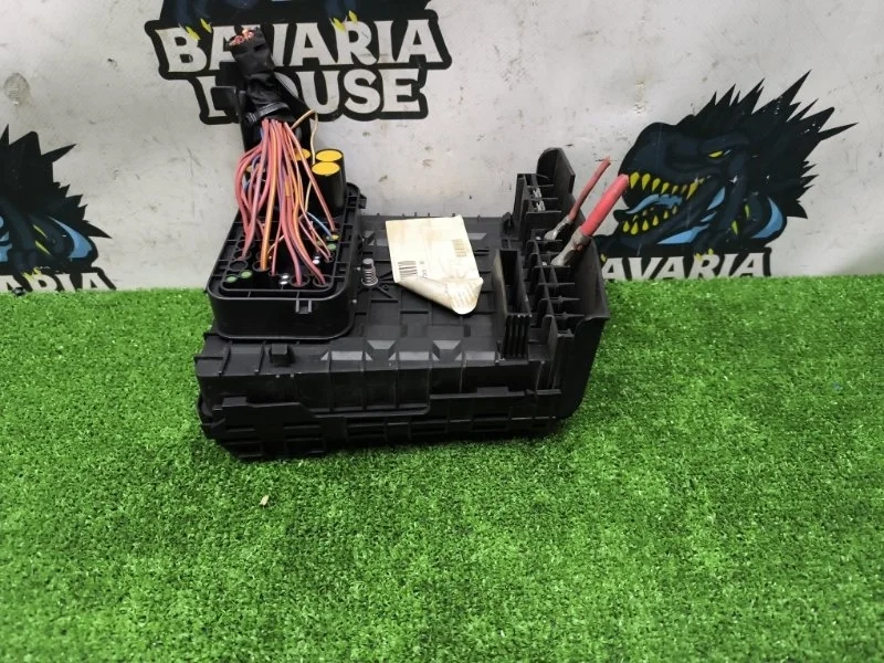 Блок предохранителей volkswagen Tiguan 2009 1K0937125A 5N1 CAWA