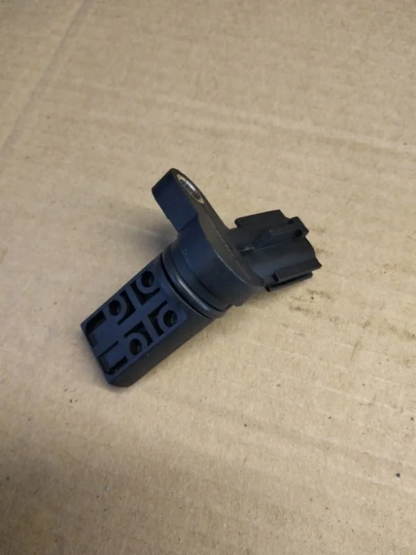 Датчик положения коленвала Nissan Sunny FB15