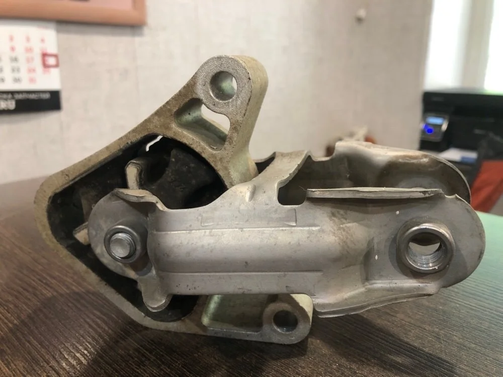 Подушка двигателя Mercedes B-Class A2462400809, левая