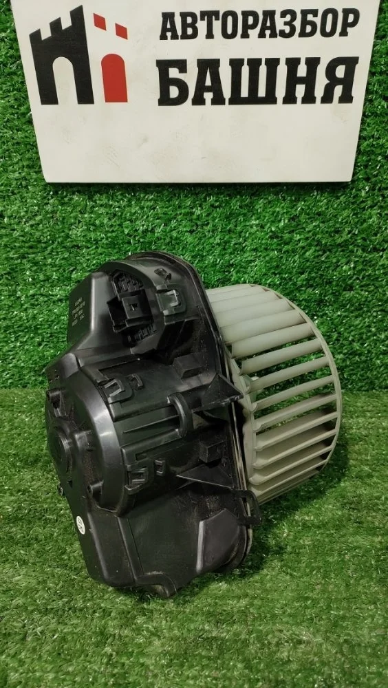 Моторчик печки Volkswagen Touareg 2016 7P0820021F NF CMTA