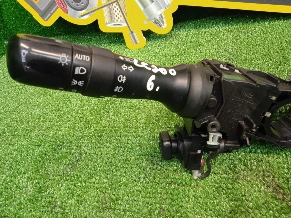 Подрулевой переключатель поворотников Toyota Land Cruiser 2011 8414030311 200 1VDFTV