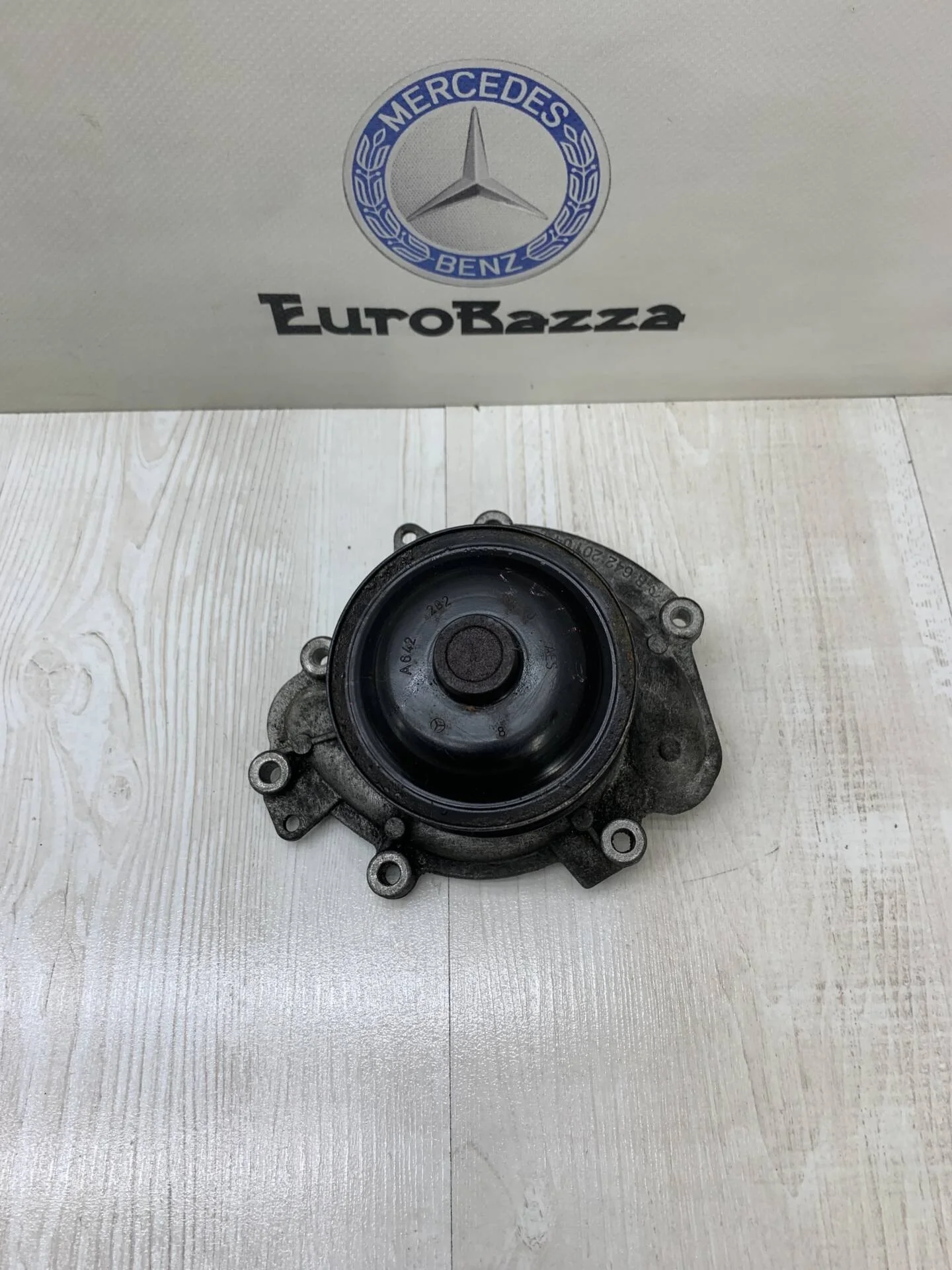Основная помпа Mercedes Om642