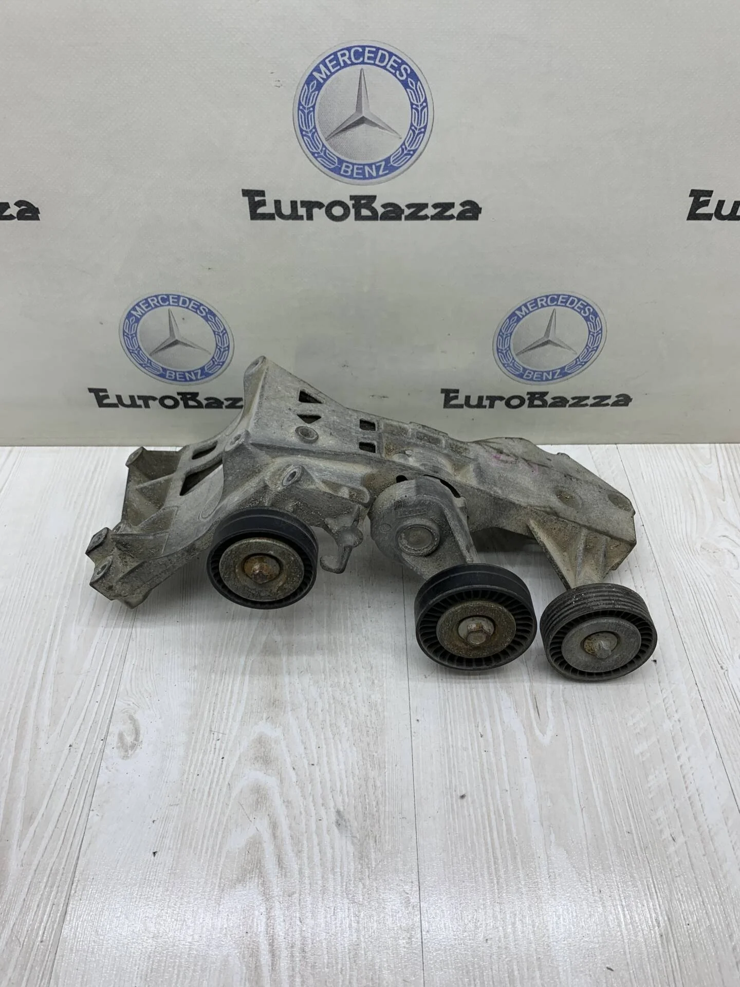 Натяжитель приводного ремня Mercedes М266